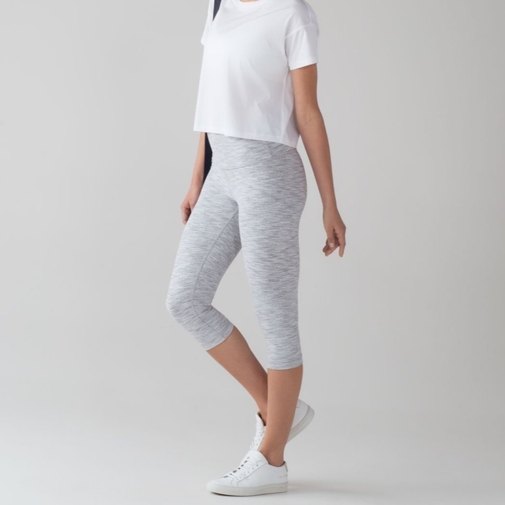 Lululemon Wunder Under Hi-Rise 1/2 Tight Leggings Luxtreme Womens Size 6 Crop
